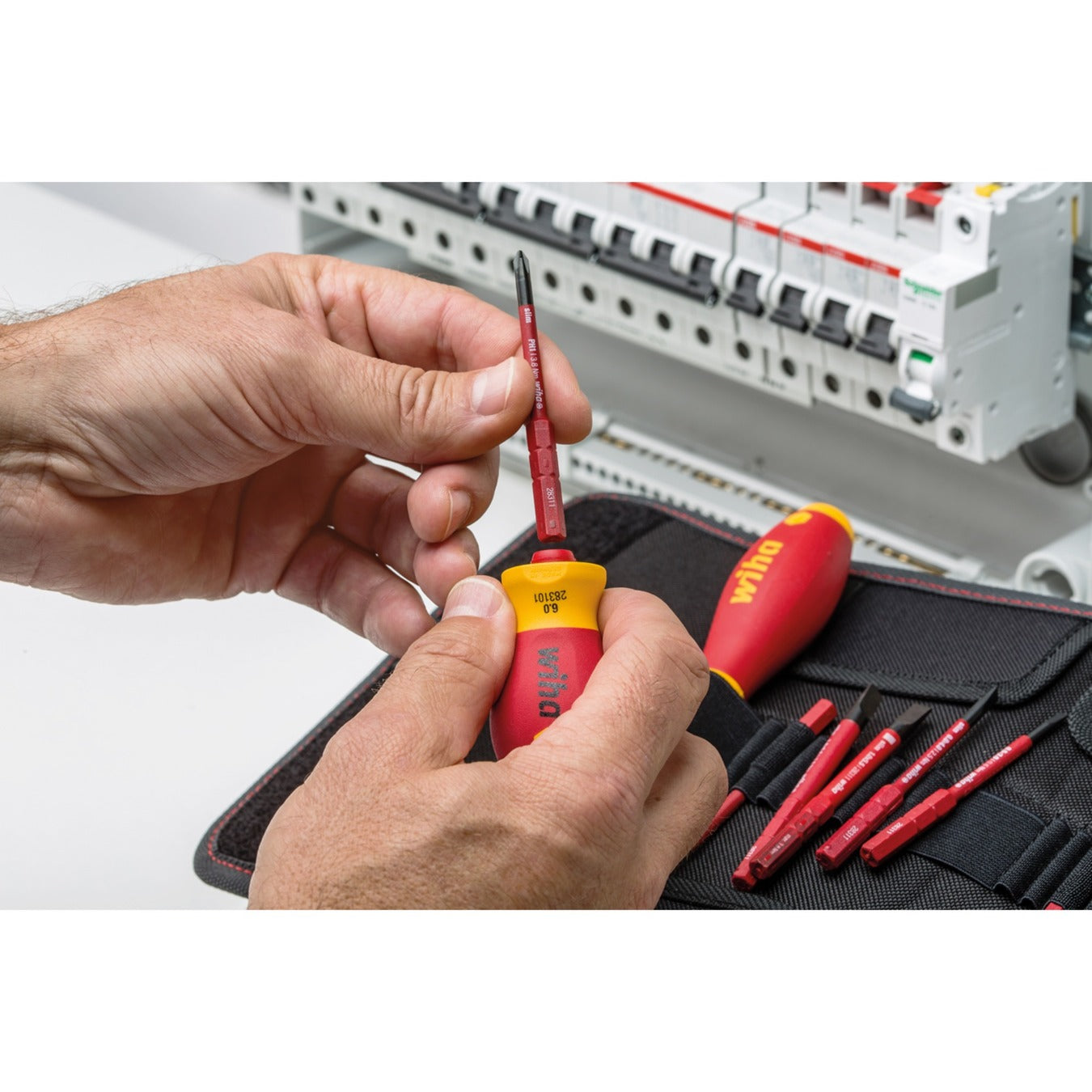 Tournevis Wiha avec Bithouderset Electric Slimvar