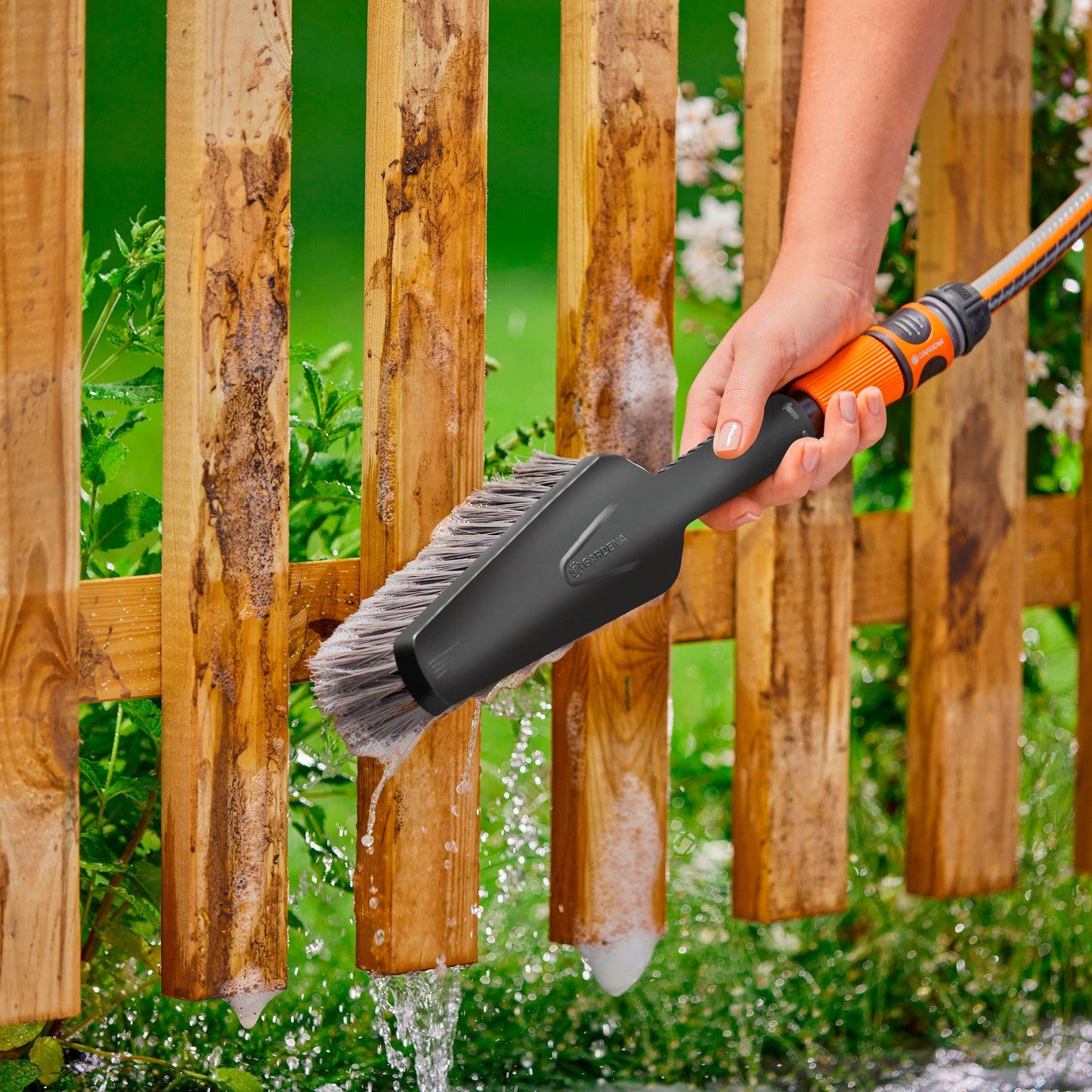 Ensemble de nettoyage de Gardena CleanSystem avec brosse à main m doux,