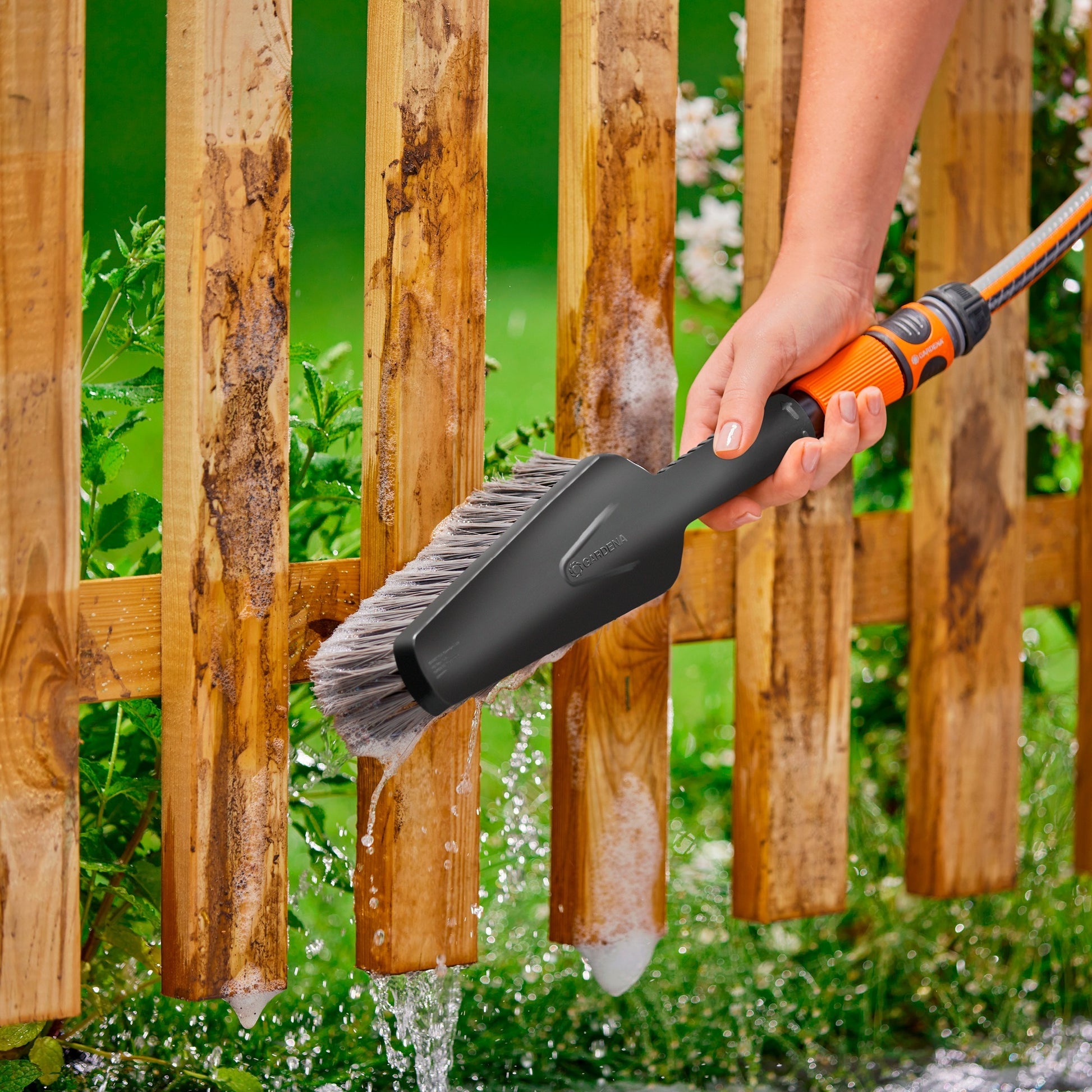 Ensemble de nettoyage de Gardena CleanSystem avec brosse à main m doux,