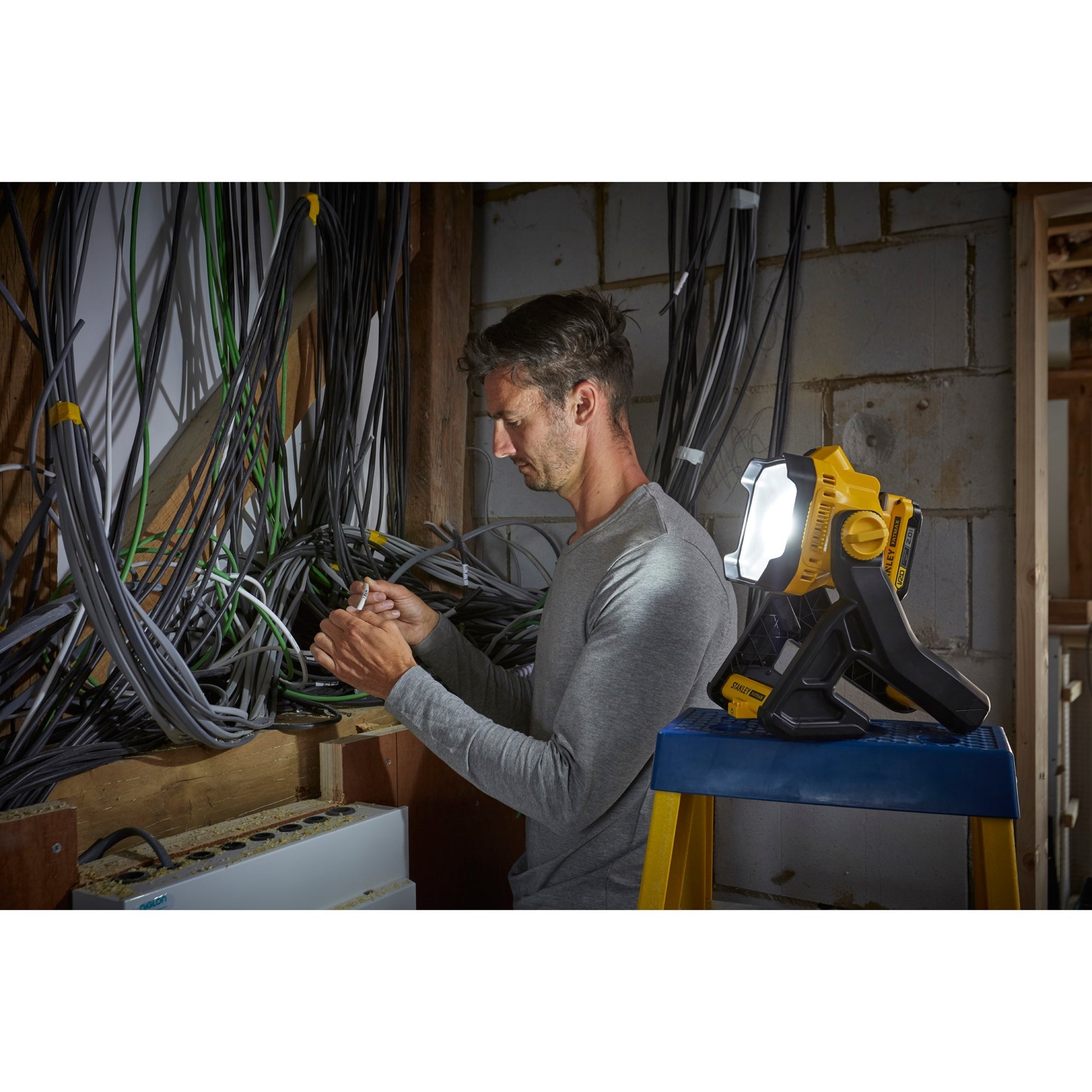 Lampe de travail Stanley FATMAX V20 18V