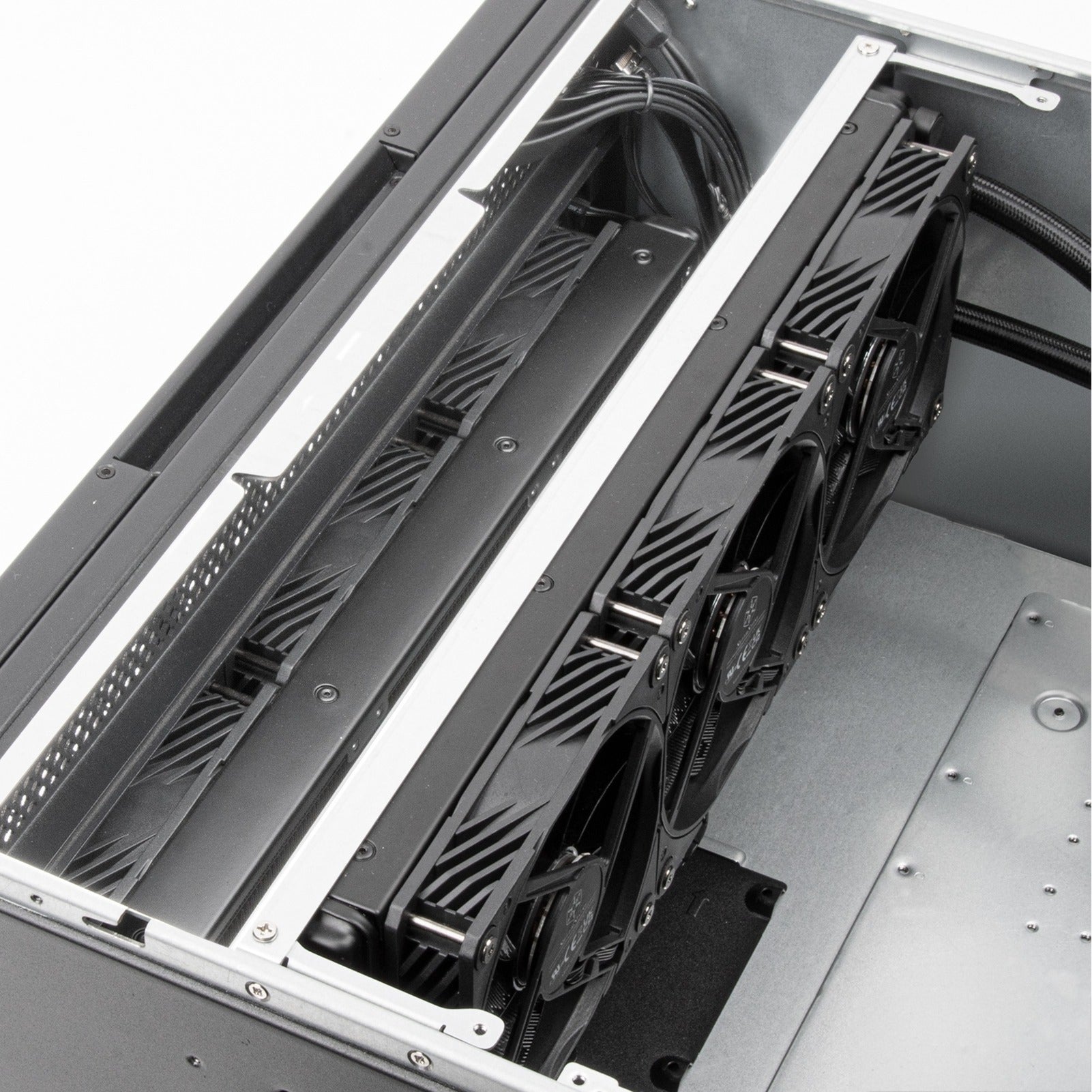 Silverstone RM52