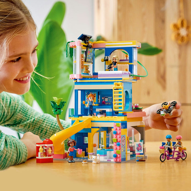 LEGO Friends 42689 Le club-house de Heartlake City