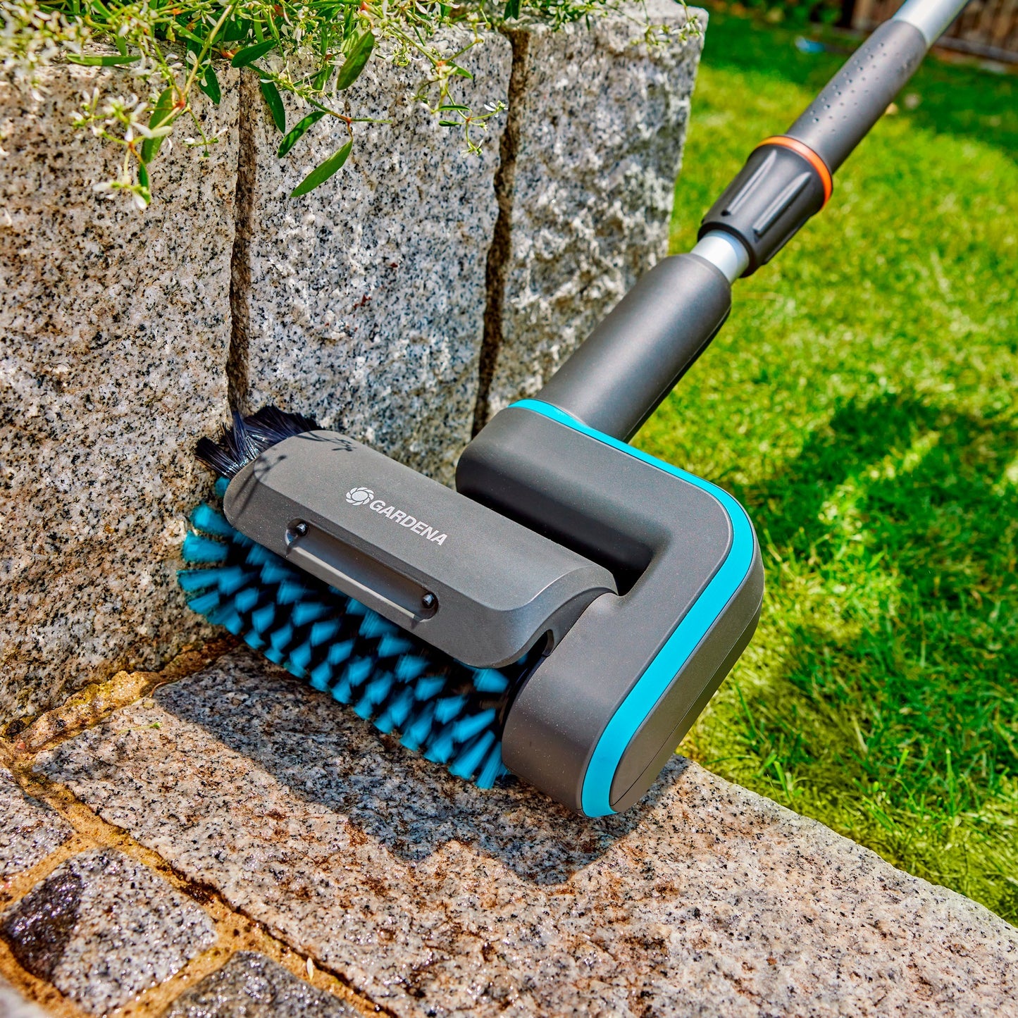 Brosse de roulement moyen Gardena Aquabrush, pour la batterie-multiardrome