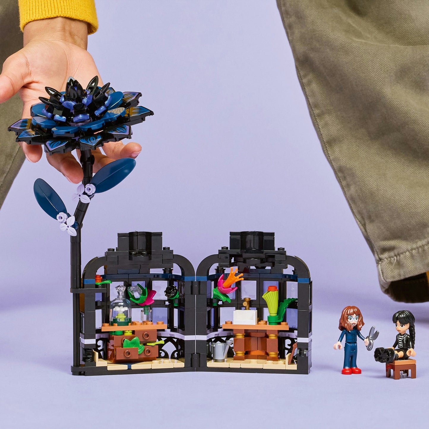 Lego 76784 Dahlia noir du mercredi