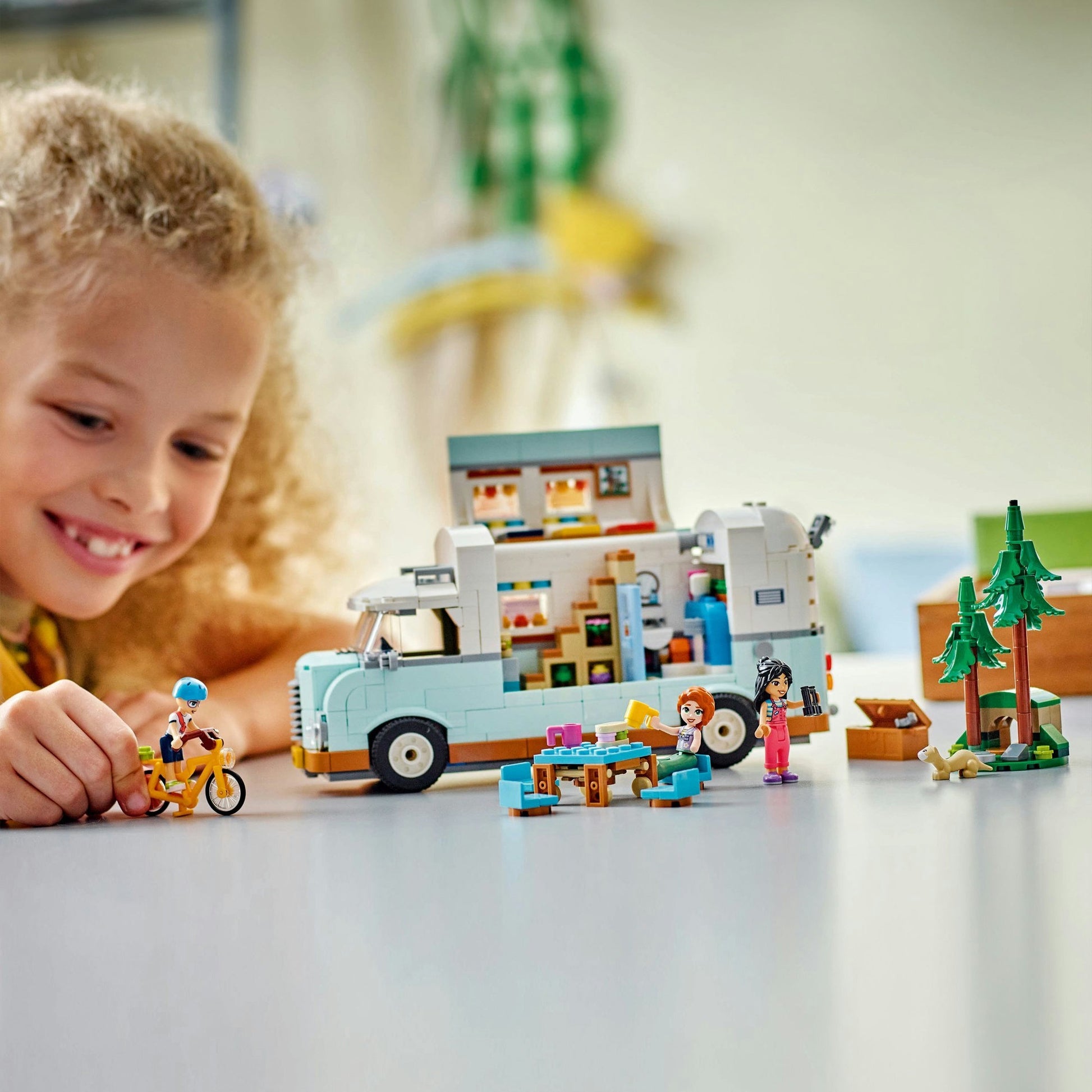 LEGO LEGO Friends 42663 Camper Adventure avec des amis