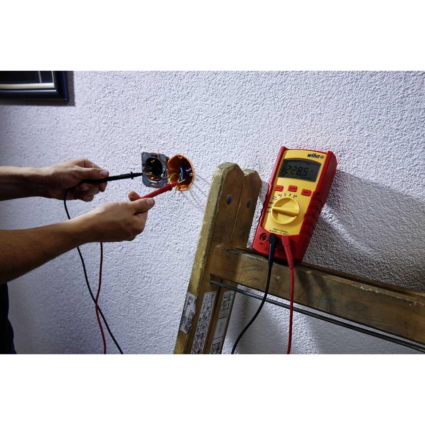 Multimètre numérique Wiha jusqu'à 600 V AC, CAT IV