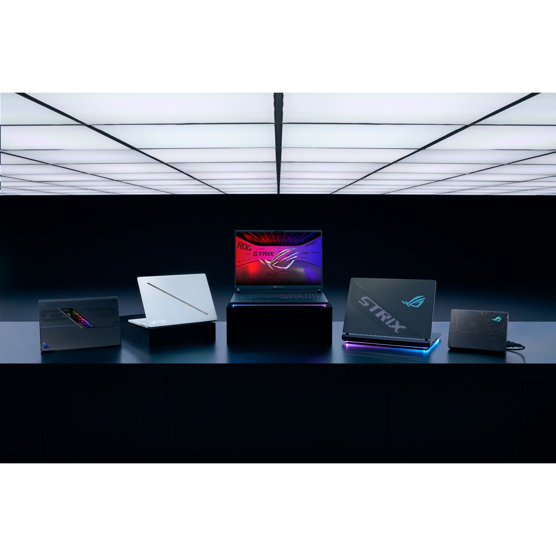 Ordinateur portable de jeu Asus Rog Zephyrus G14 Ga403up-QS001W 14 Copilot+ (Blanc | Ryzen 9 270 | RTX 5070 | 32 Go | SSD 1 To | OLED)