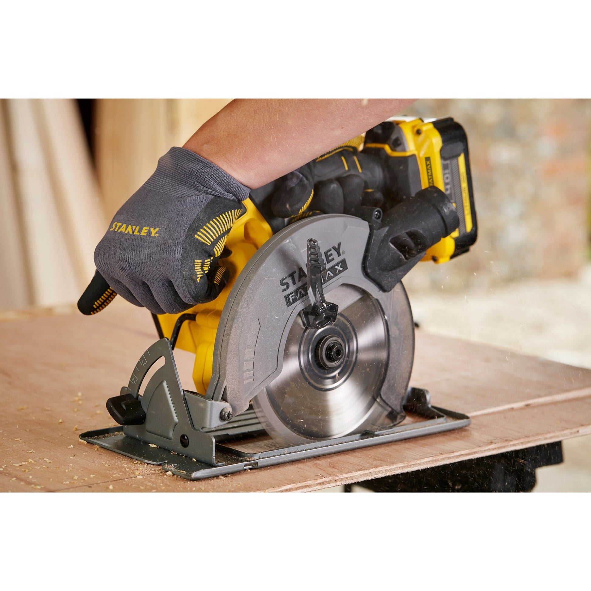 Scie circulaire Stanley FATMAX V20 18V
