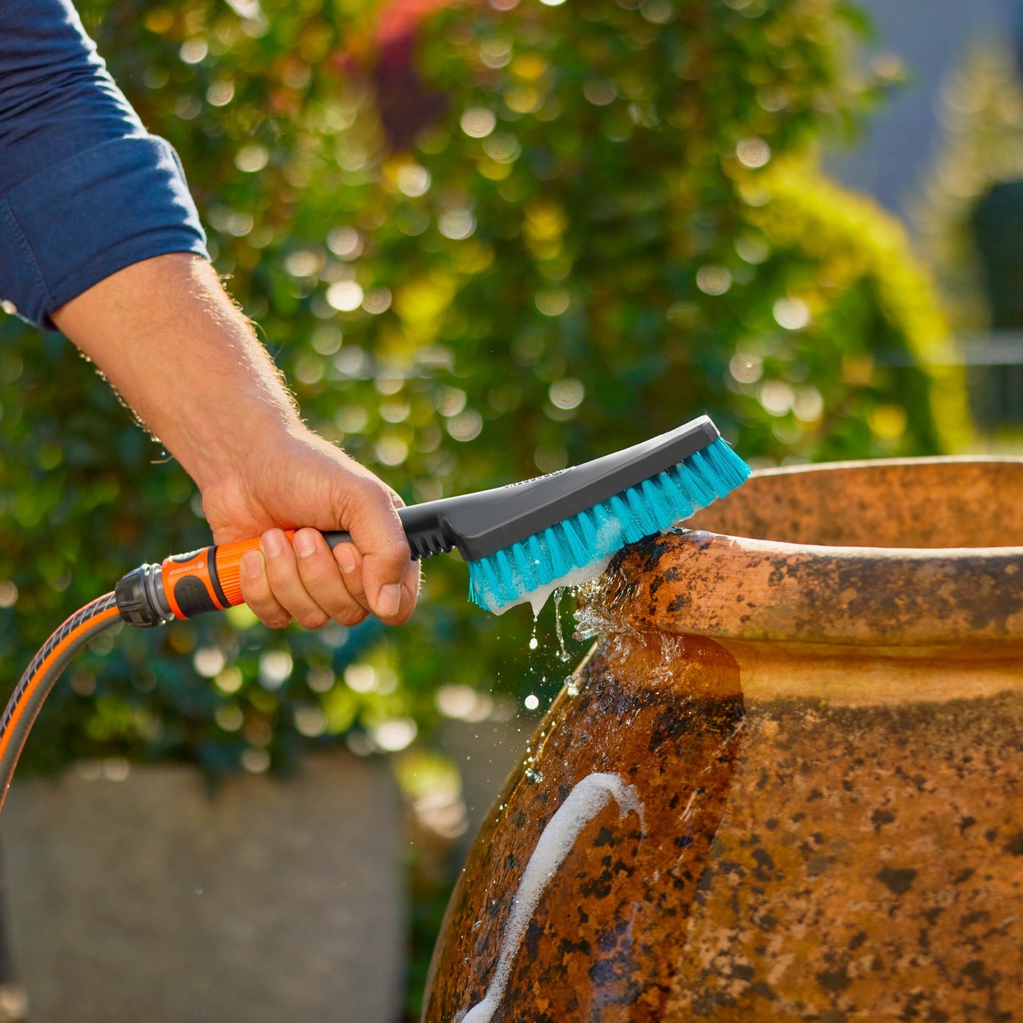 Gardena CleanSystem Hand Brush S dure, avec une connexion de tuyau