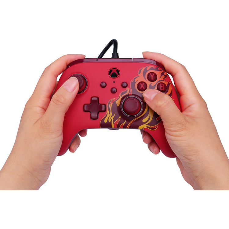 Manette Powera Advantage avec câble pour Xbox Series X|s - Red Fire (rouge, Xbox Series X|s, Xbox One, PC)