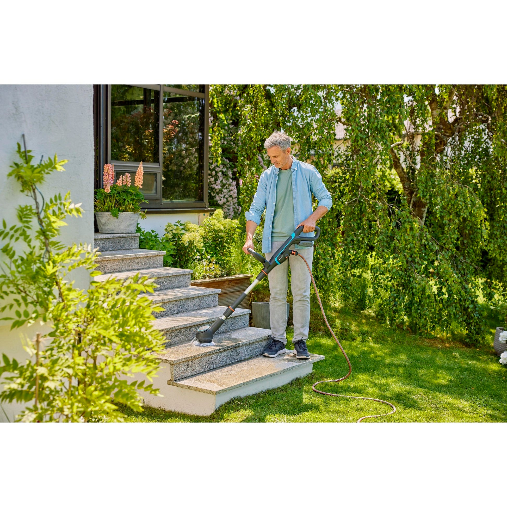 Gardena Aquabrush Compact Battery Multi-Cleaner 02 18V P4A SO