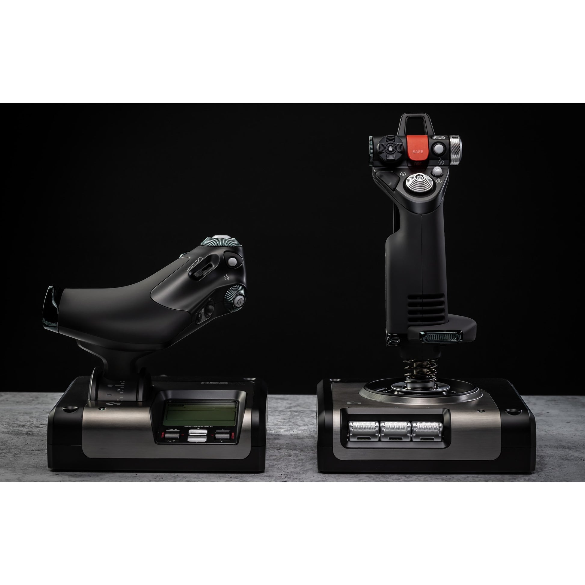 Système de vol Logitech Saitek Flight X52