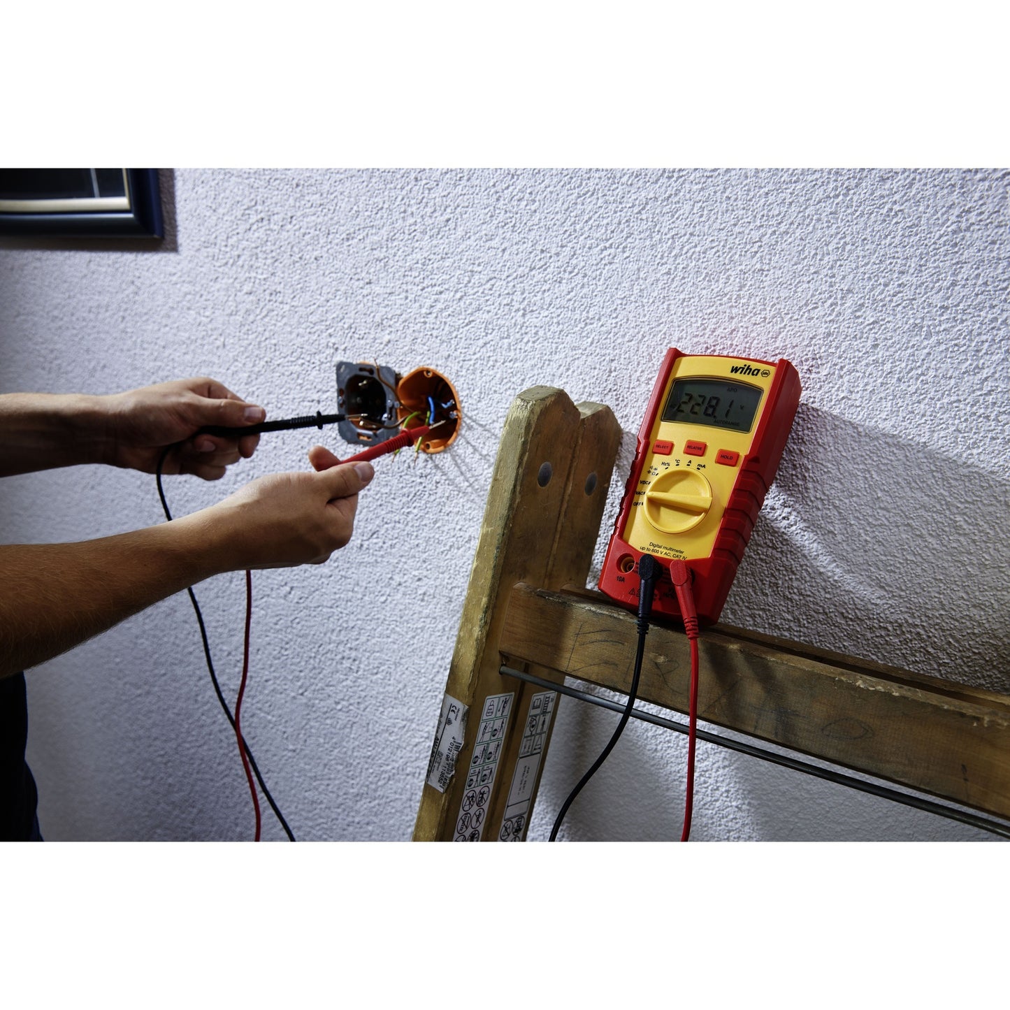 Multimètre numérique Wiha jusqu'à 600 V AC, CAT IV