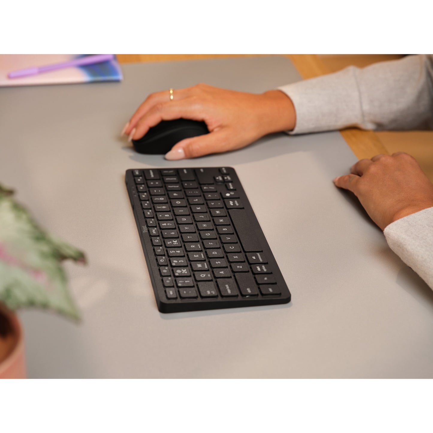Clavier Bluetooth Trust Nado II (noir, disposition US, commutateurs ciseaux, Bluetooth)