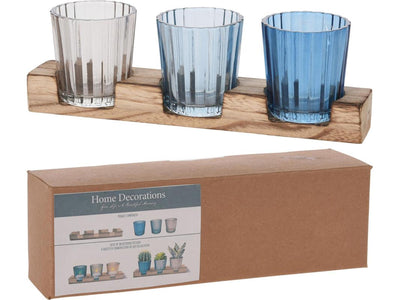 Photophore de style maison sur étagère en bois