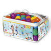Intex jouant aux balles petites