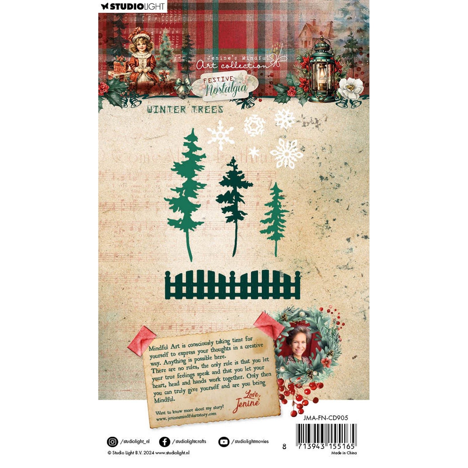 Lumière de studio : nostalgie festive coupant ces arbres d'hiver
