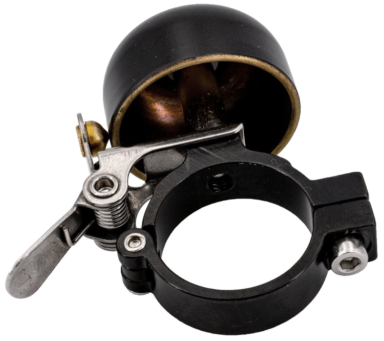 Katana sonne autour d'une cloche en laiton