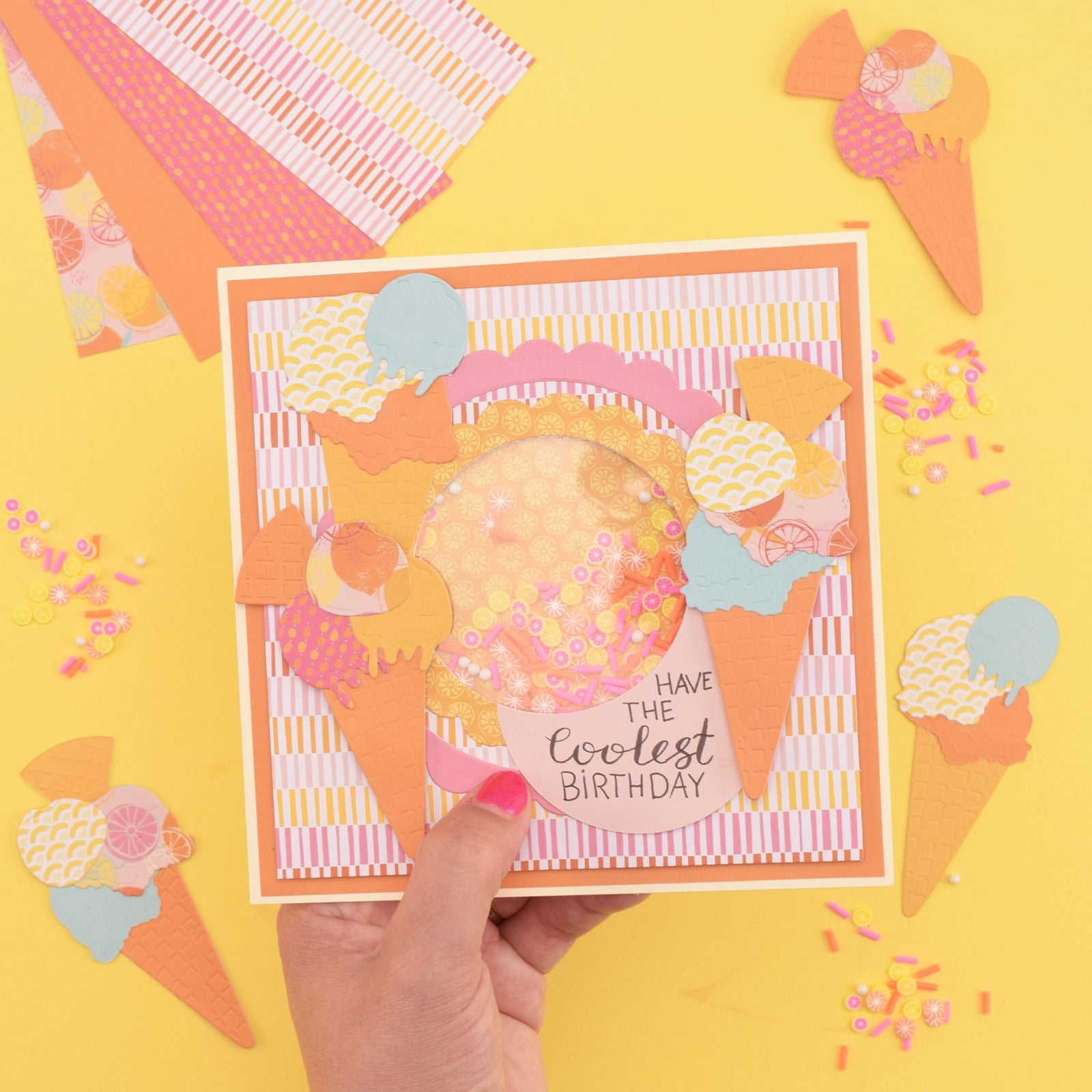 Marianne design • cercles festonnés créables