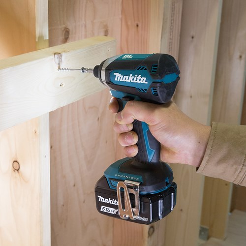 Makita 18 V Tournevis de bataille DTD153ZJ