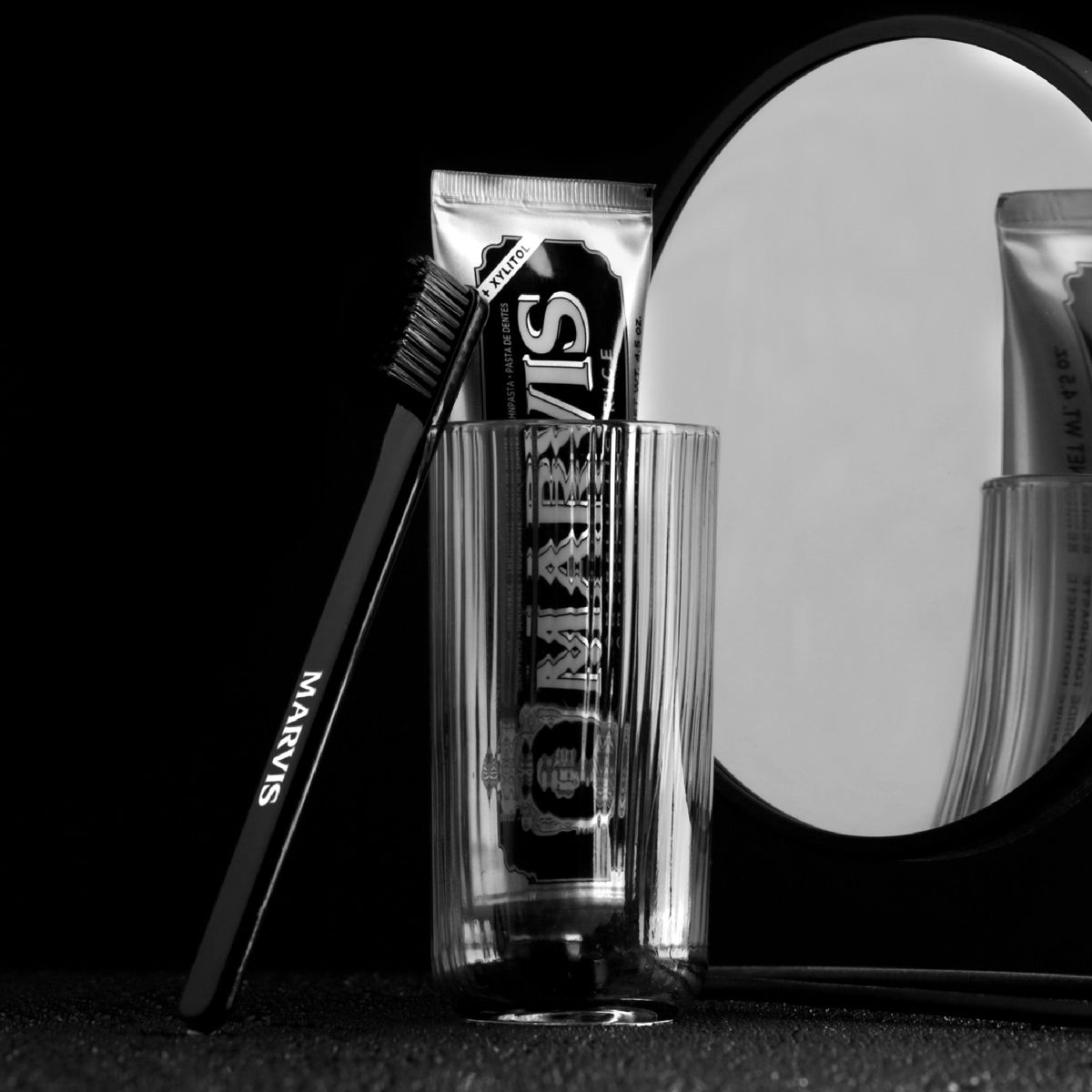 Marvis brosse à dents noire moyenne