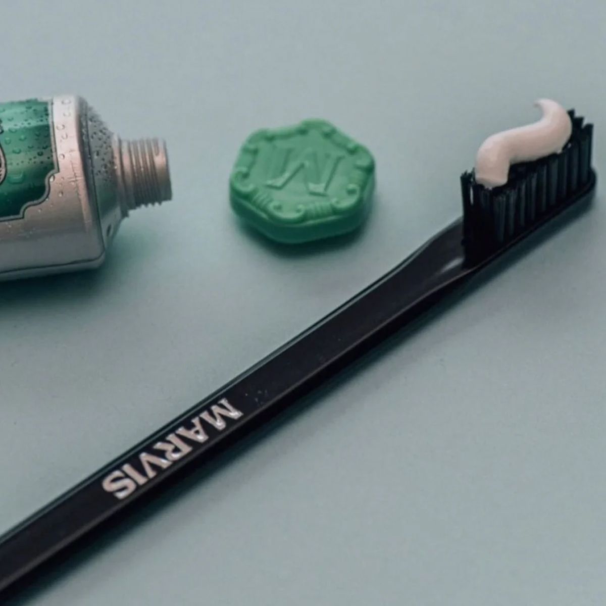 Marvis brosse à dents noire moyenne