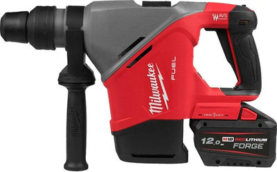 Marteau combiné à batterie Milwaukee m18 fhaco540-122c | une clé | 40 mm | sds-max | avec 2 piles m18 fb12 et un chargeur m12-18fc | en mallette de transport - 4933493138