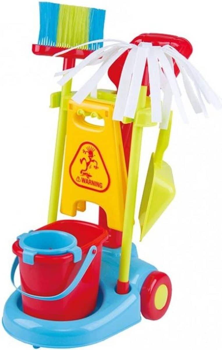 Voiture de nettoyage avec beaucoup d'accessoires