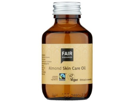Amande de soins de la peau au carré juste