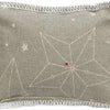 Trixie Noël jouer un coussin avec du coton de la valériane beige