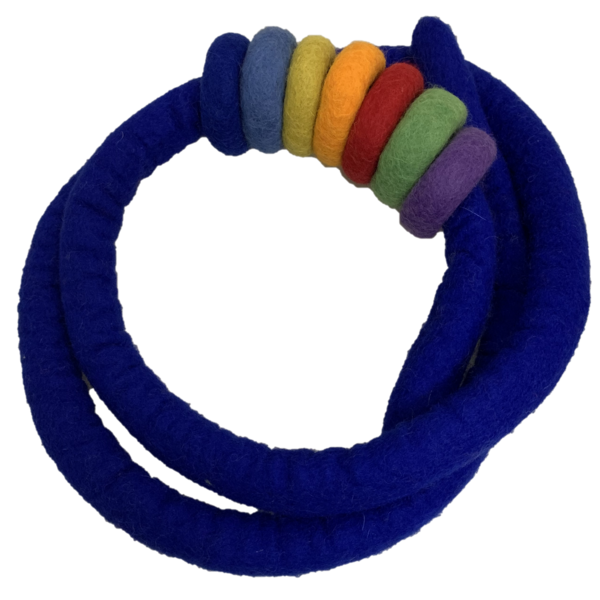 Papoose Toys Indigo a ressenti une corde et 7 beignets ressentis